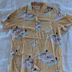 Outer Banks style / Hawaiian shirt short sleeved yellow.
